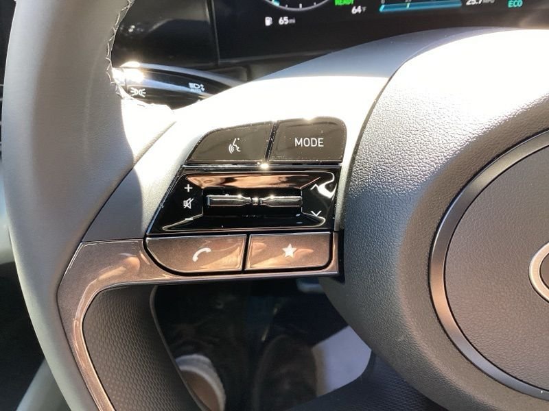 2025 Hyundai Elantra Limited - Photo 30