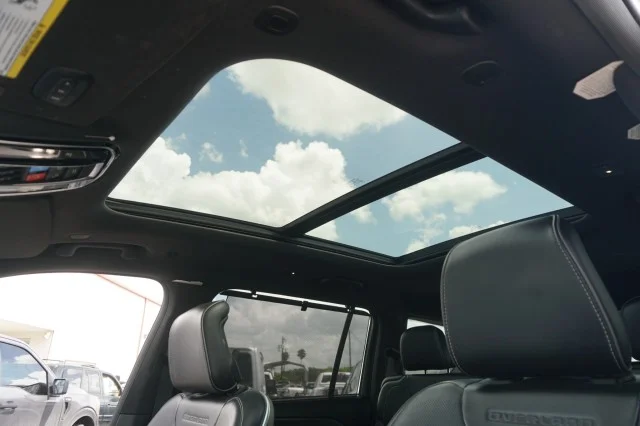 Used 2021 WHITE Jeep Overland image 27