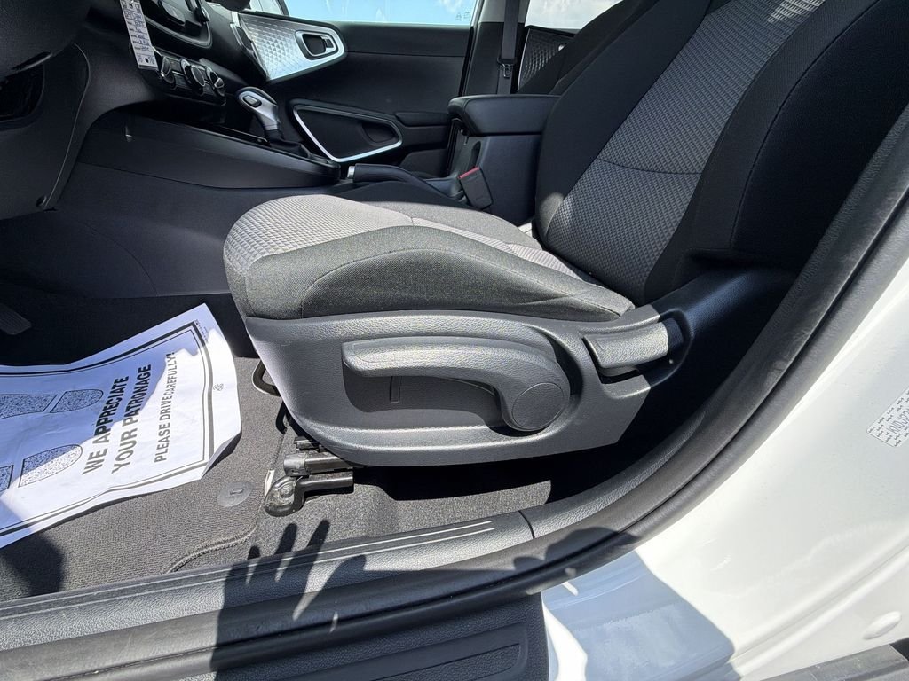 2025 Kia Soul LX - Photo 18