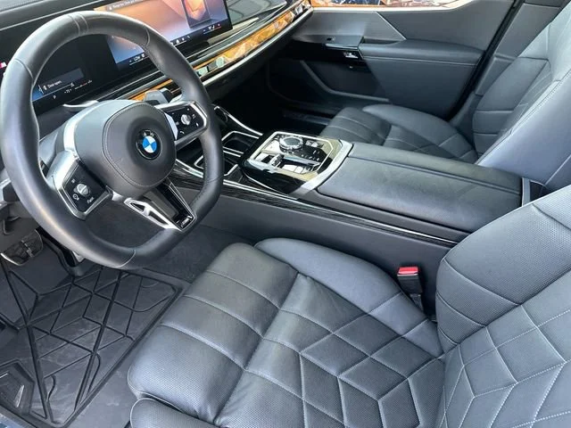2025 BMW 7 Series 760i - Photo 10