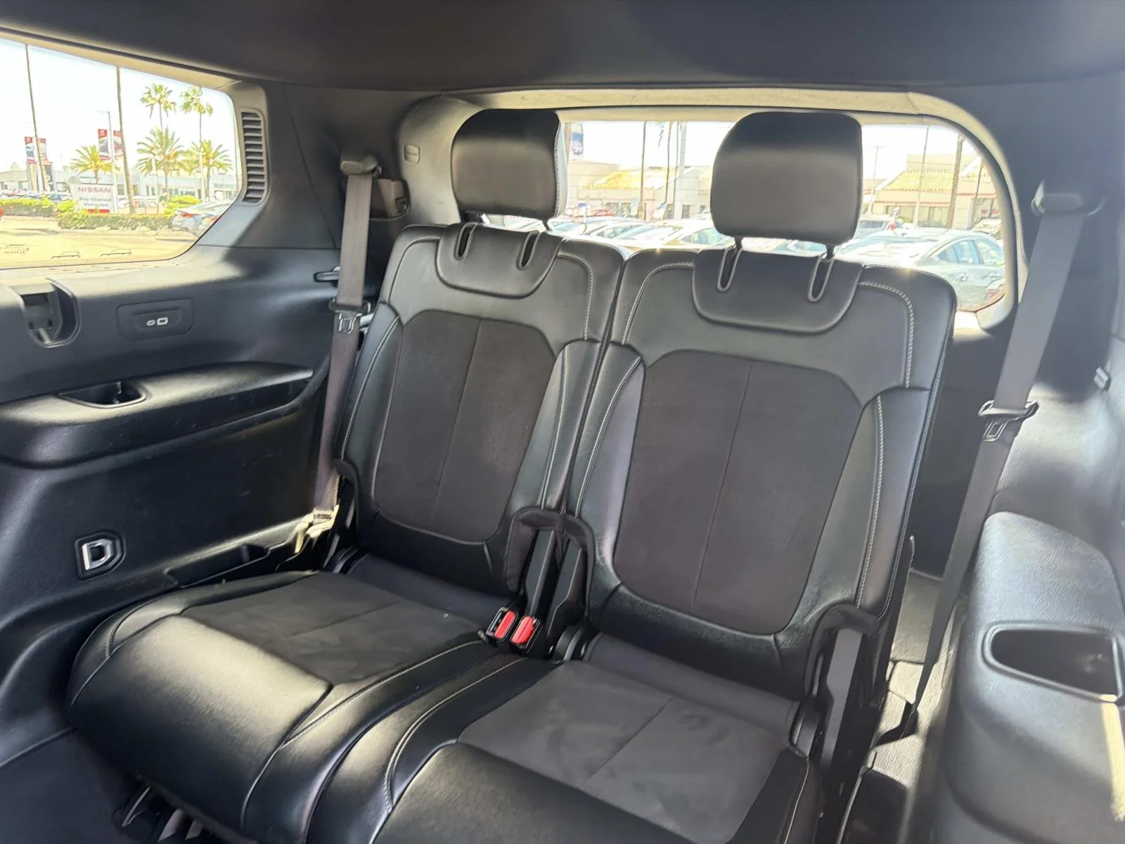 Used 2022 Diamond Black Crystal Pearlcoat Jeep Altitude image 28