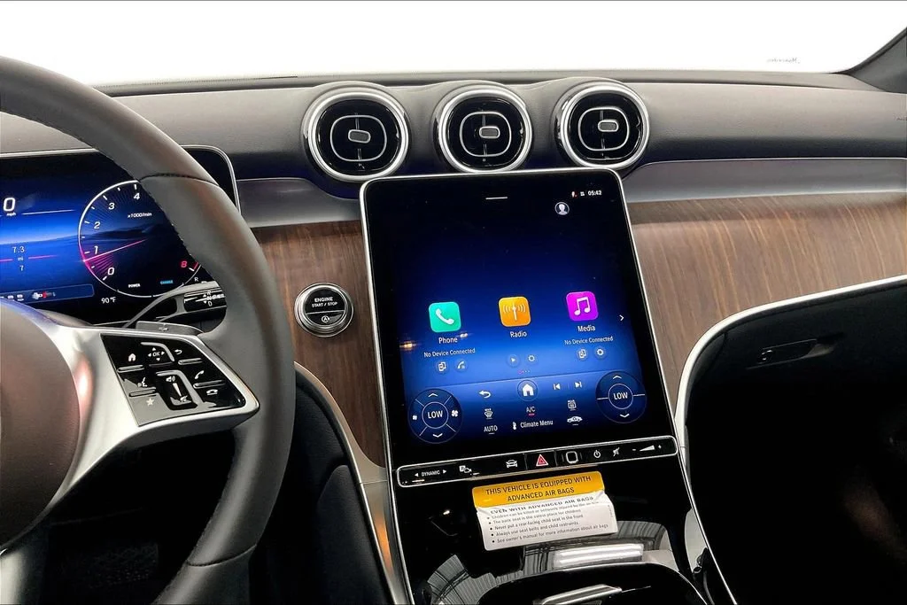 New 2026 Polar White Mercedes-Benz GLC 300 image 18