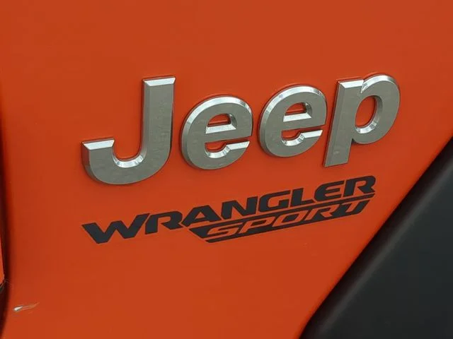 Used 2020 Orange Jeep Sport S image 33