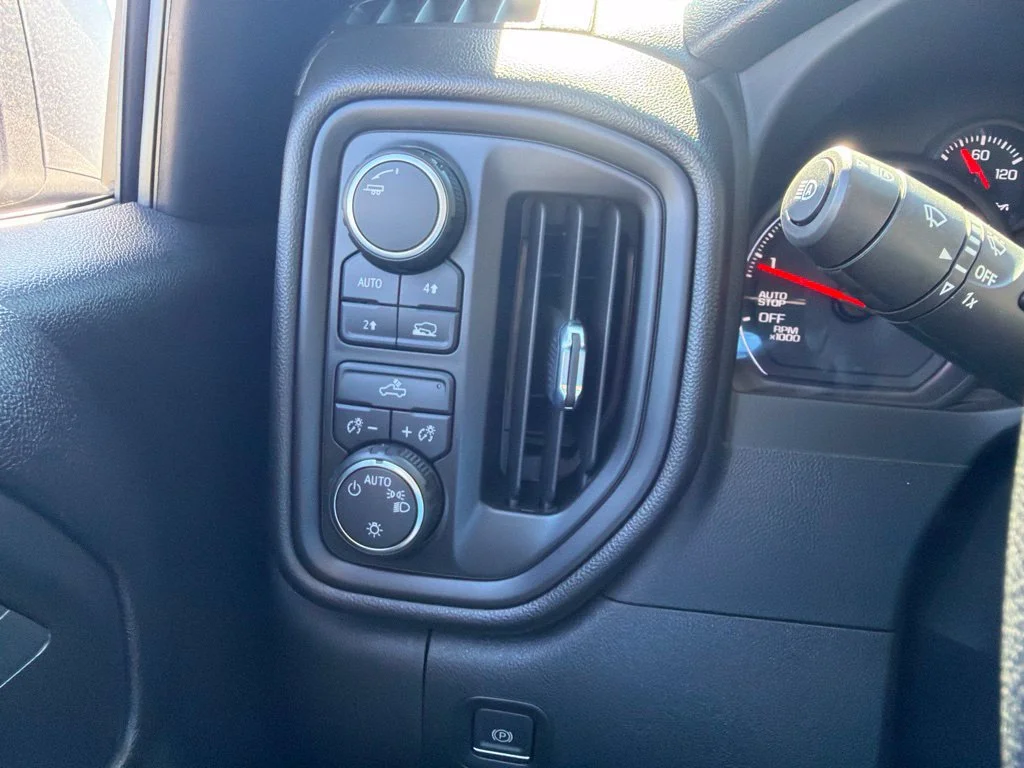 Used 2022 Summit White Chevrolet Custom image 20
