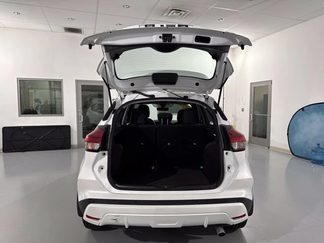 Used 2023 White Nissan SV image 10