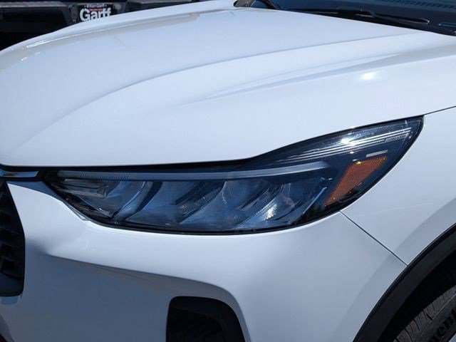 Used 2025 Oxford White Ford Active image 12