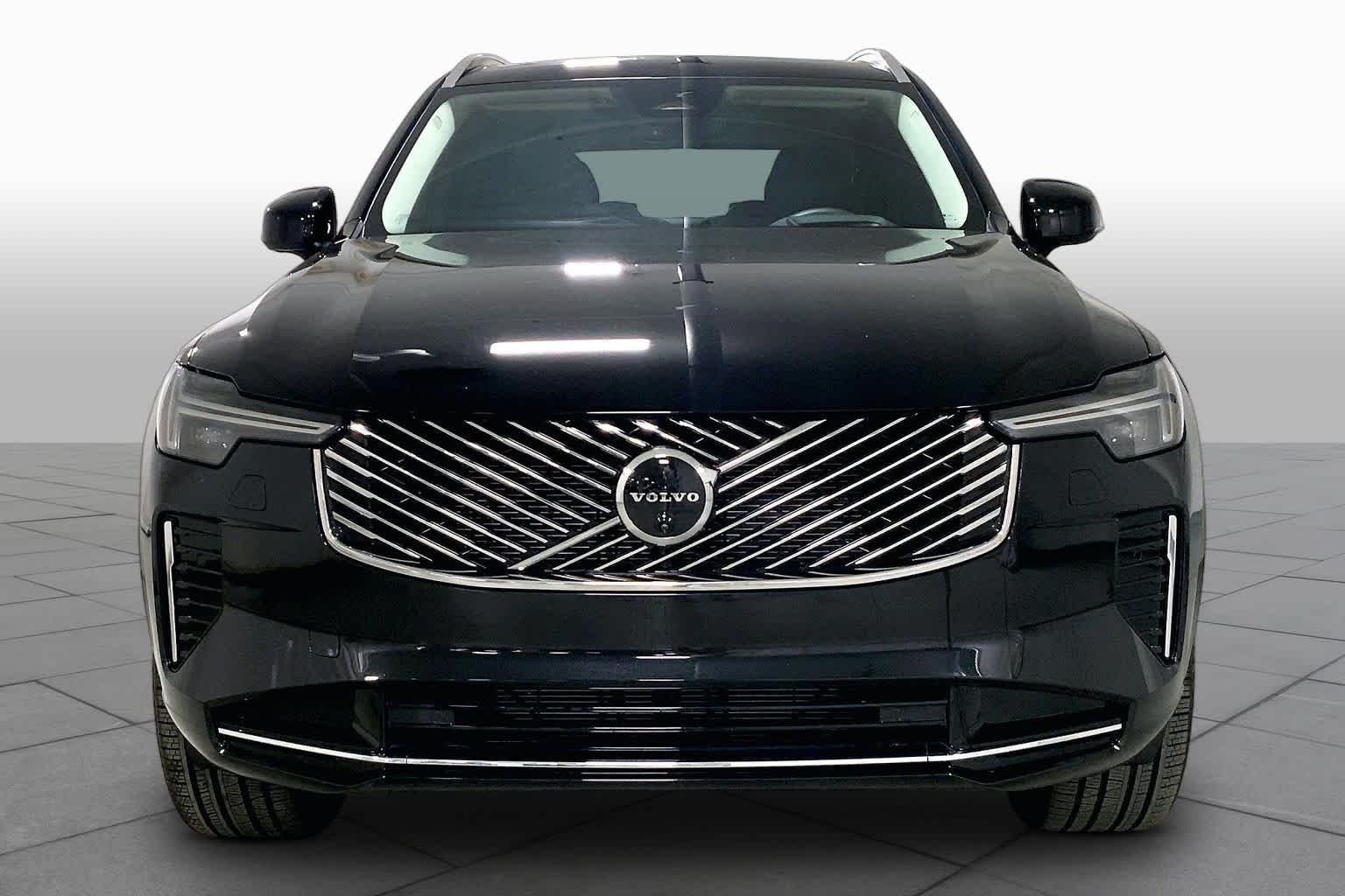 Used 2025 Onyx Black Metallic Volvo Ultra image 3