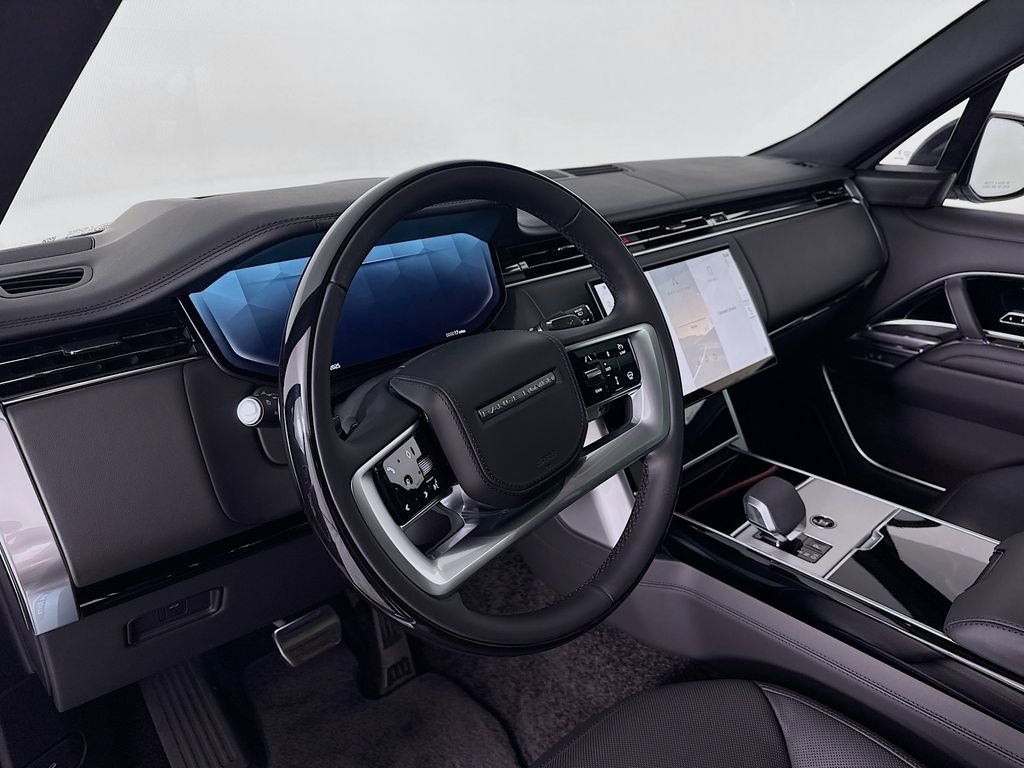 New 2025 Fuji White Land Rover SE image 4