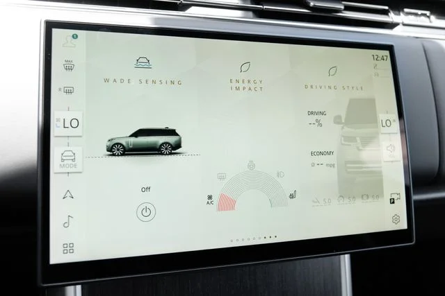 New 2026  Land Rover SE image 38
