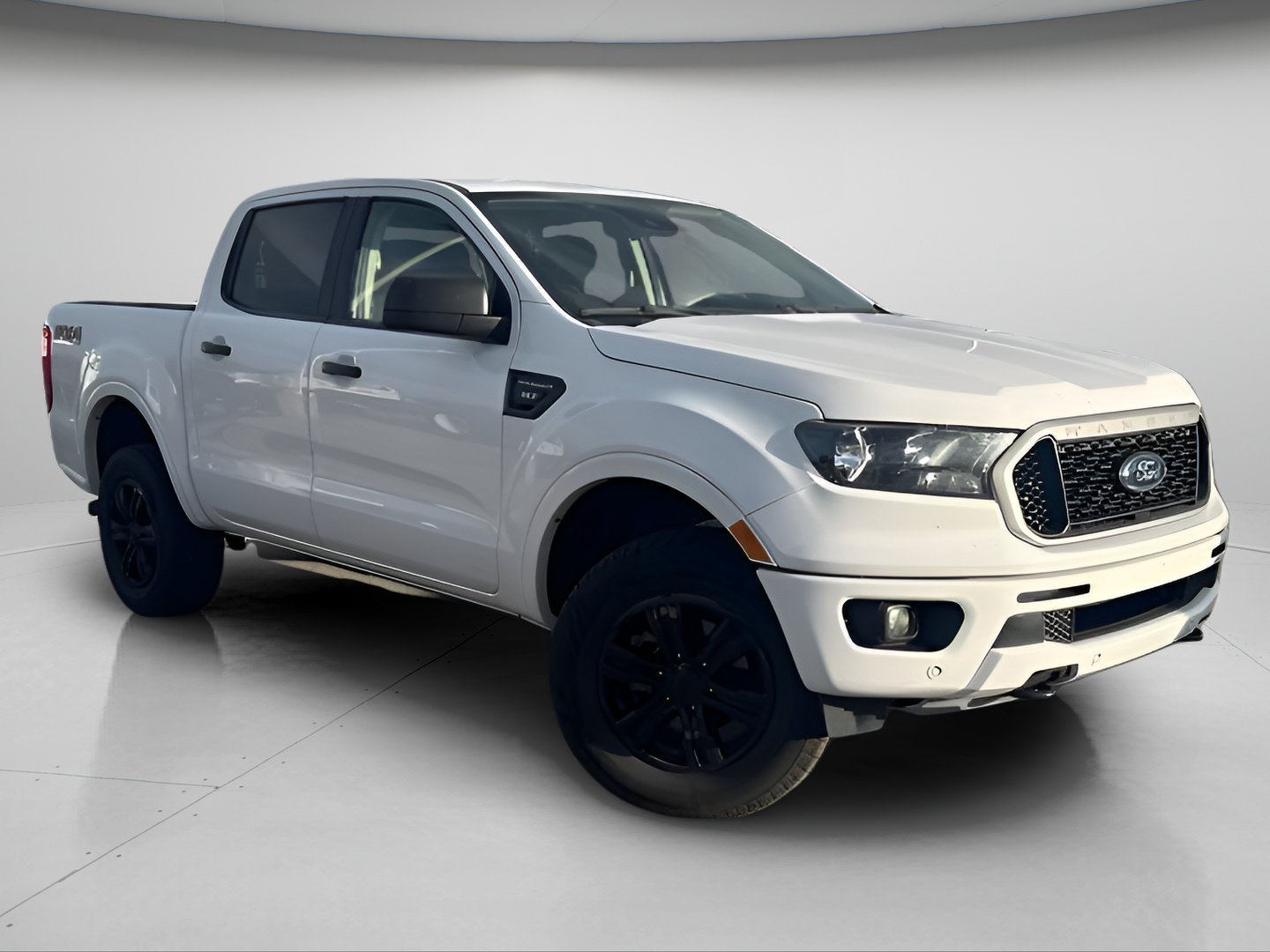 Certified Used 2019 Oxford White Ford XLT image 2