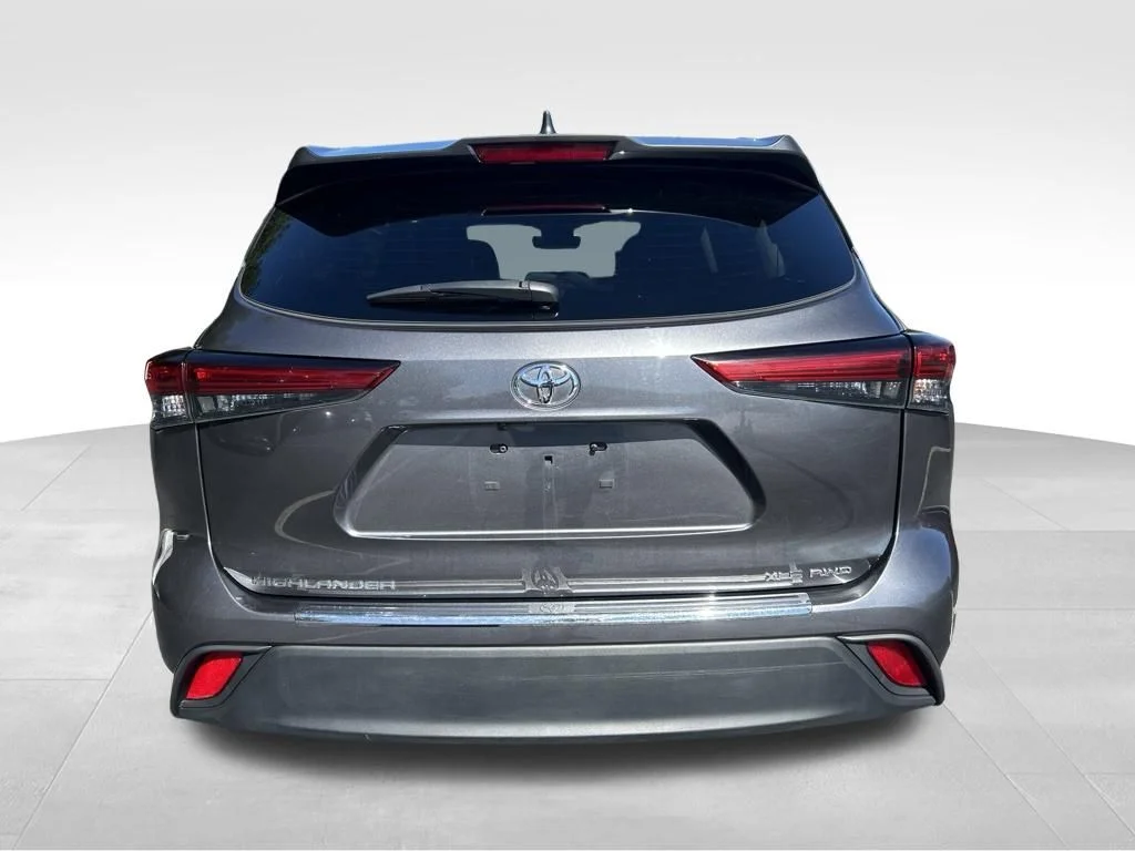 Used 2023 Gray Toyota XLE image 5