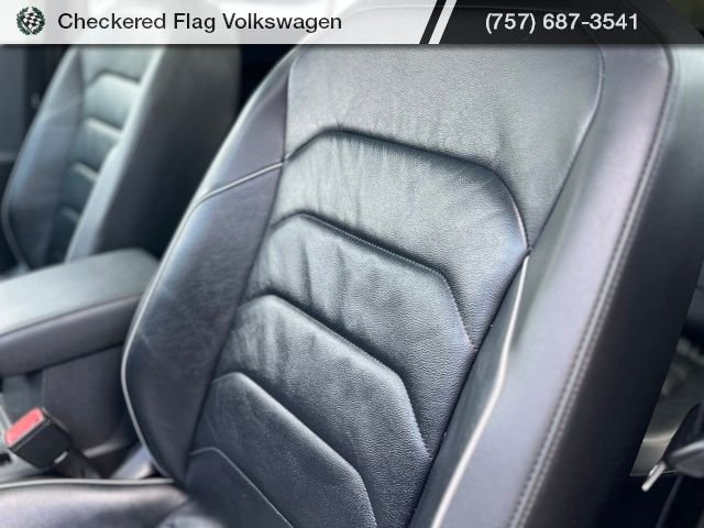 Used 2019 Pure White Volkswagen 2.0T SEL Premium 4Motion image 22