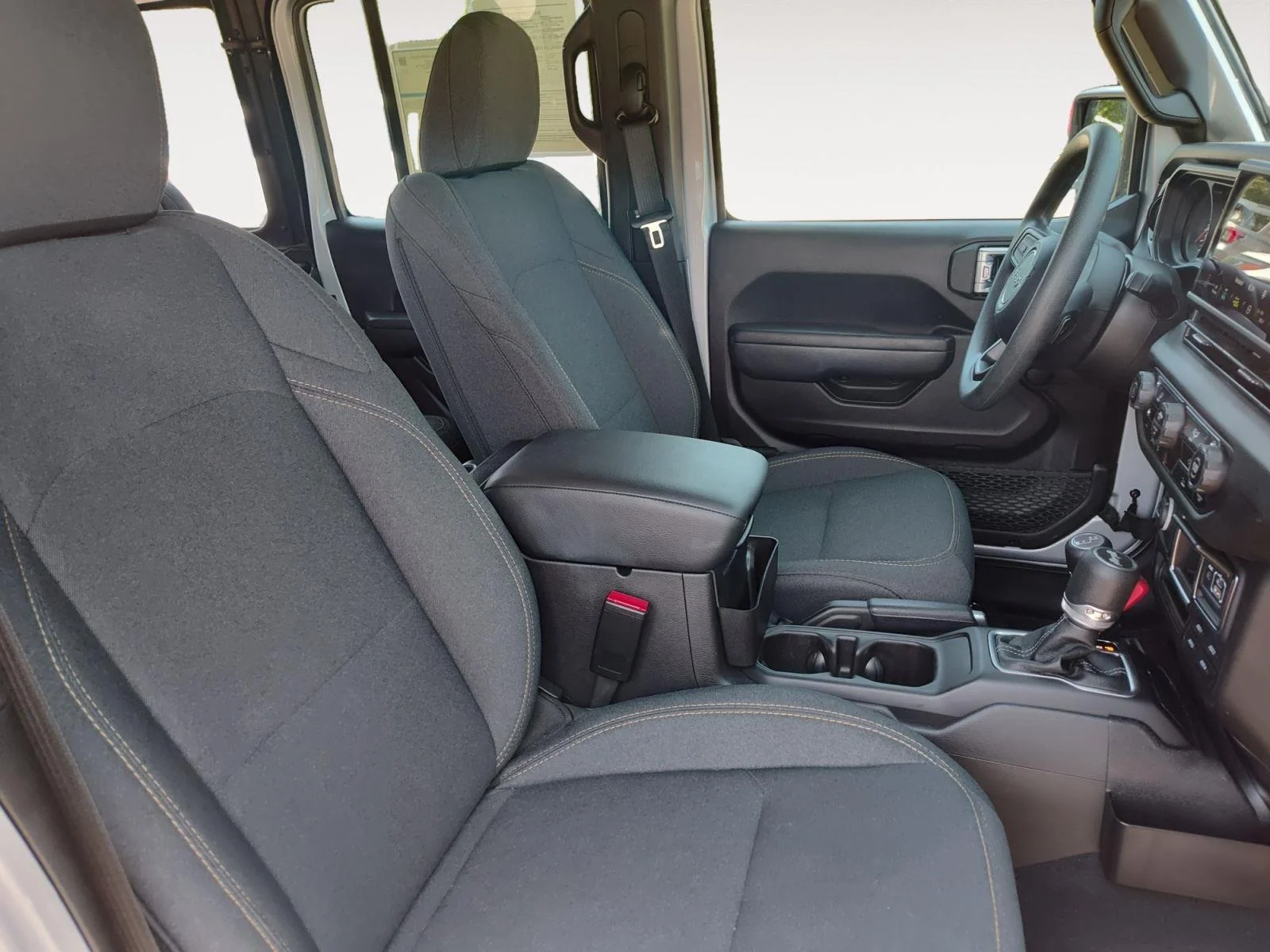 Used 2024 Silver Zynith Clearcoat Jeep Sport S image 15