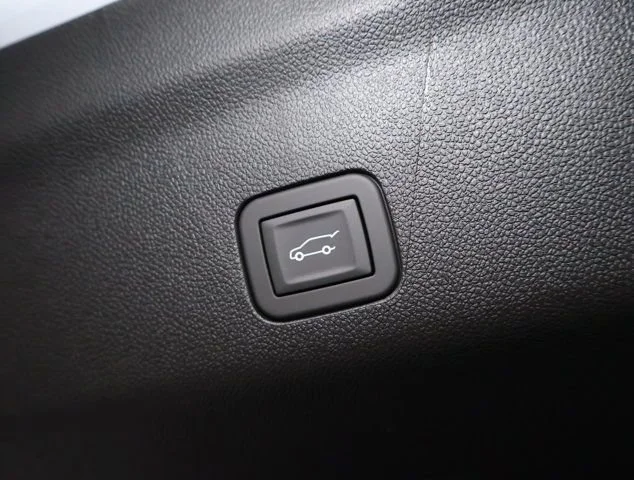 New 2026 Polar White Tricoat Chevrolet High Country image 32