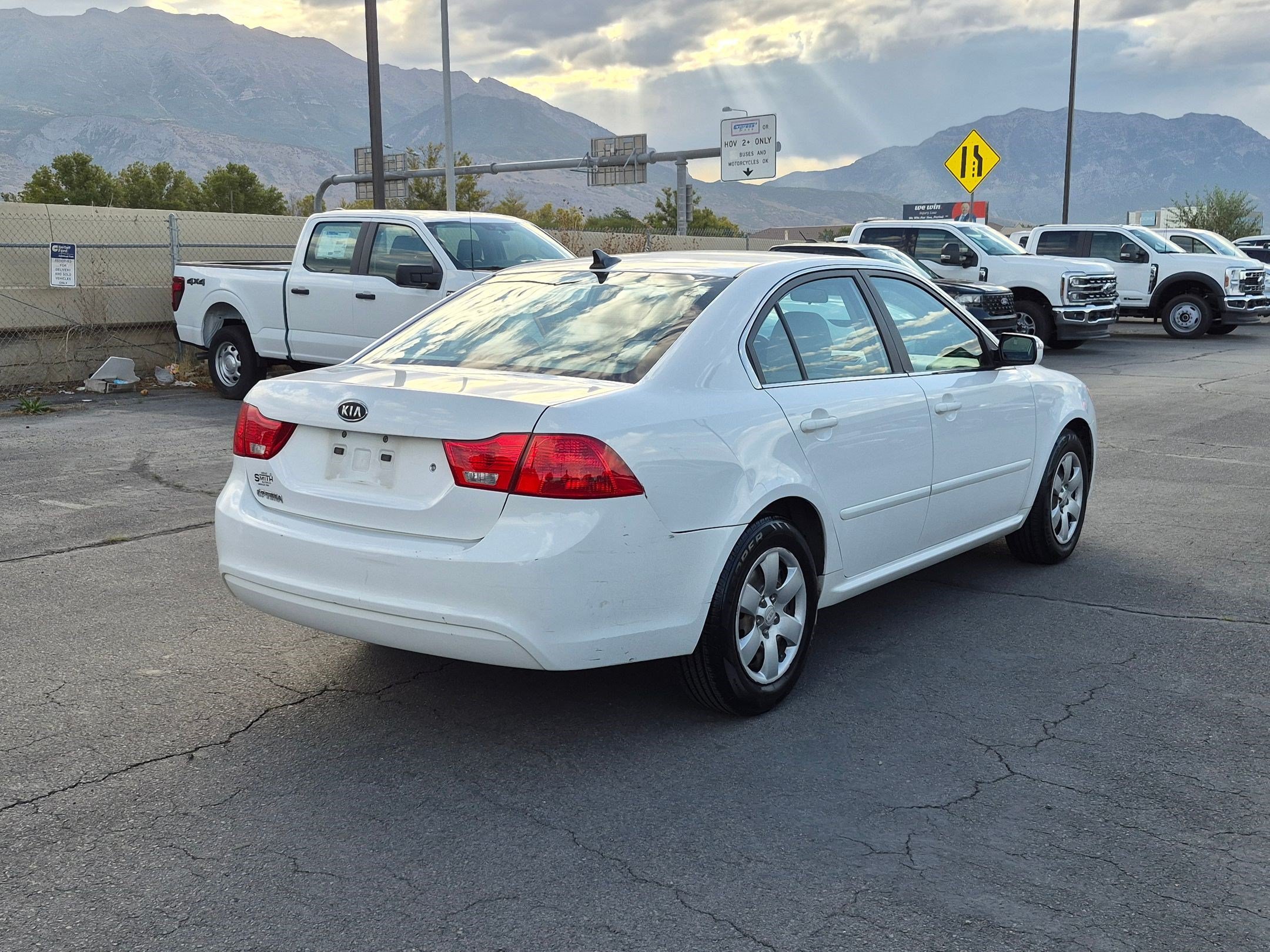 Used 2010 White Kia LX image 3