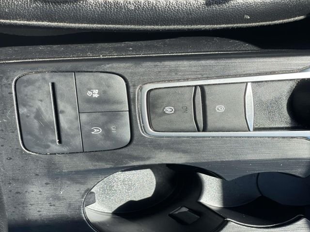 Used 2022 Silver Ford SEL image 30