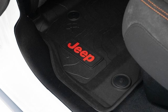 Used 2023 White Jeep Mojave image 22