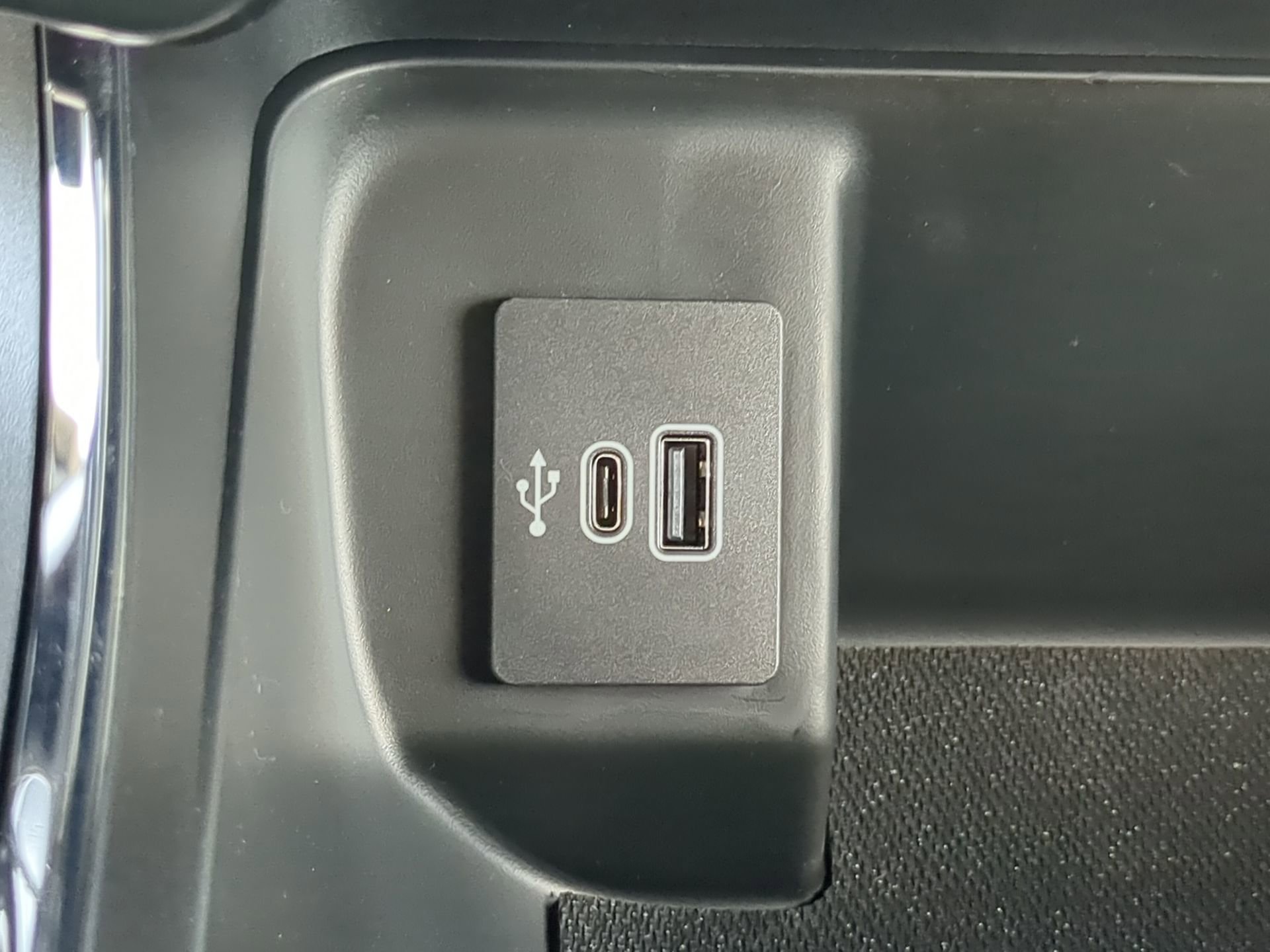 New 2026 Carbonized Gray Metallic Ford XLT image 58