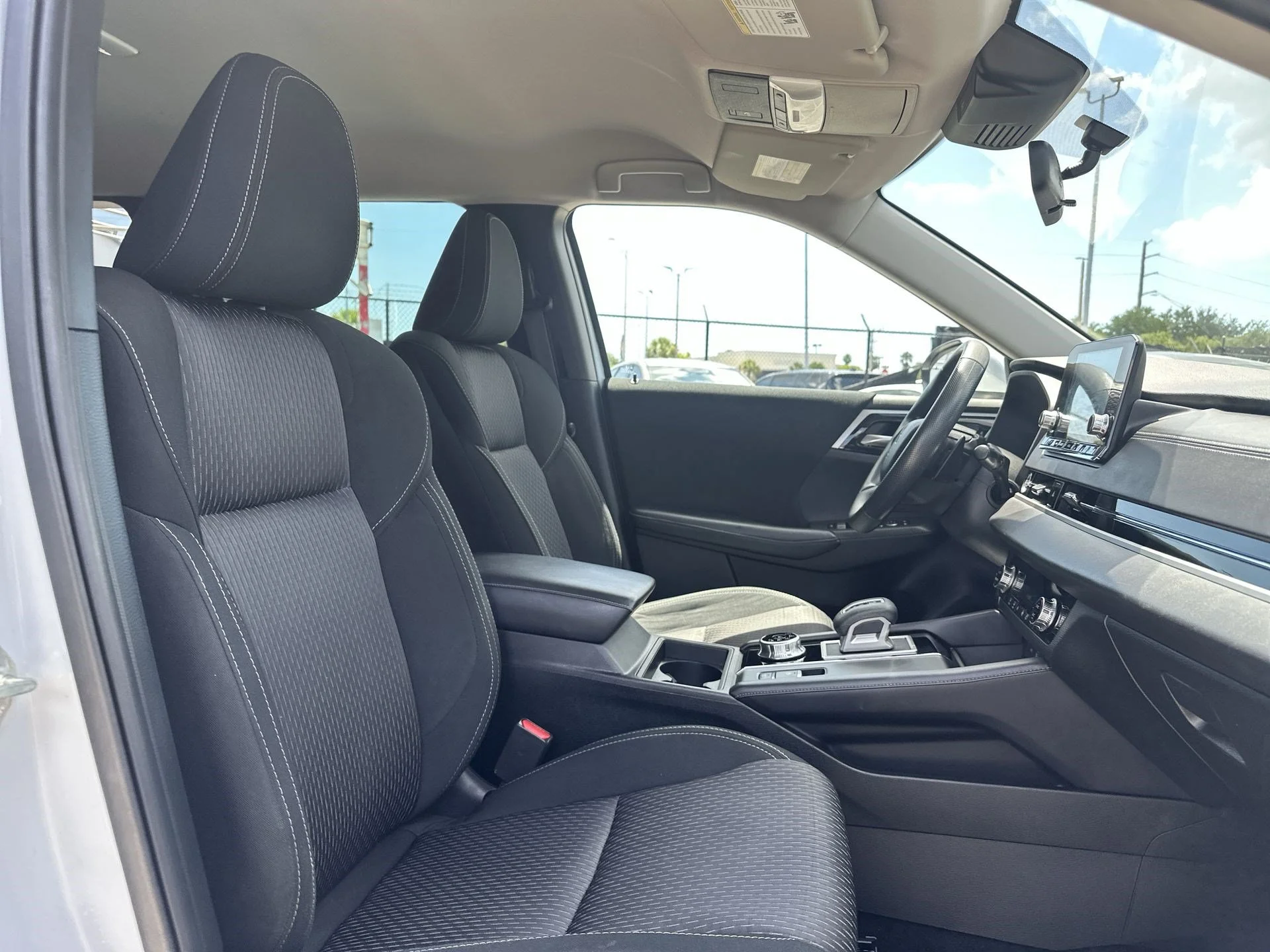 Used 2023 White Mitsubishi ES image 23