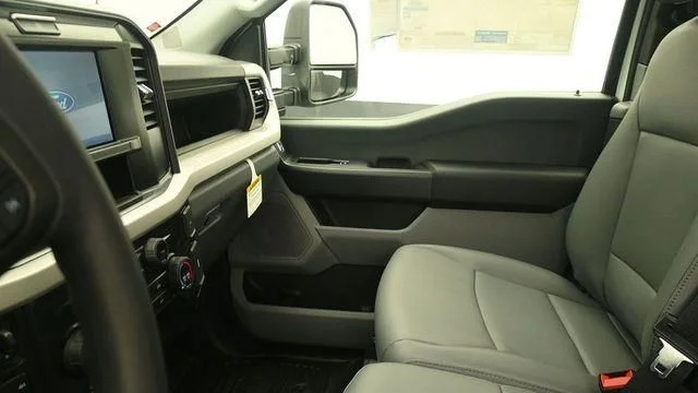 New 2026 Oxford White Ford F-350® XL image 18