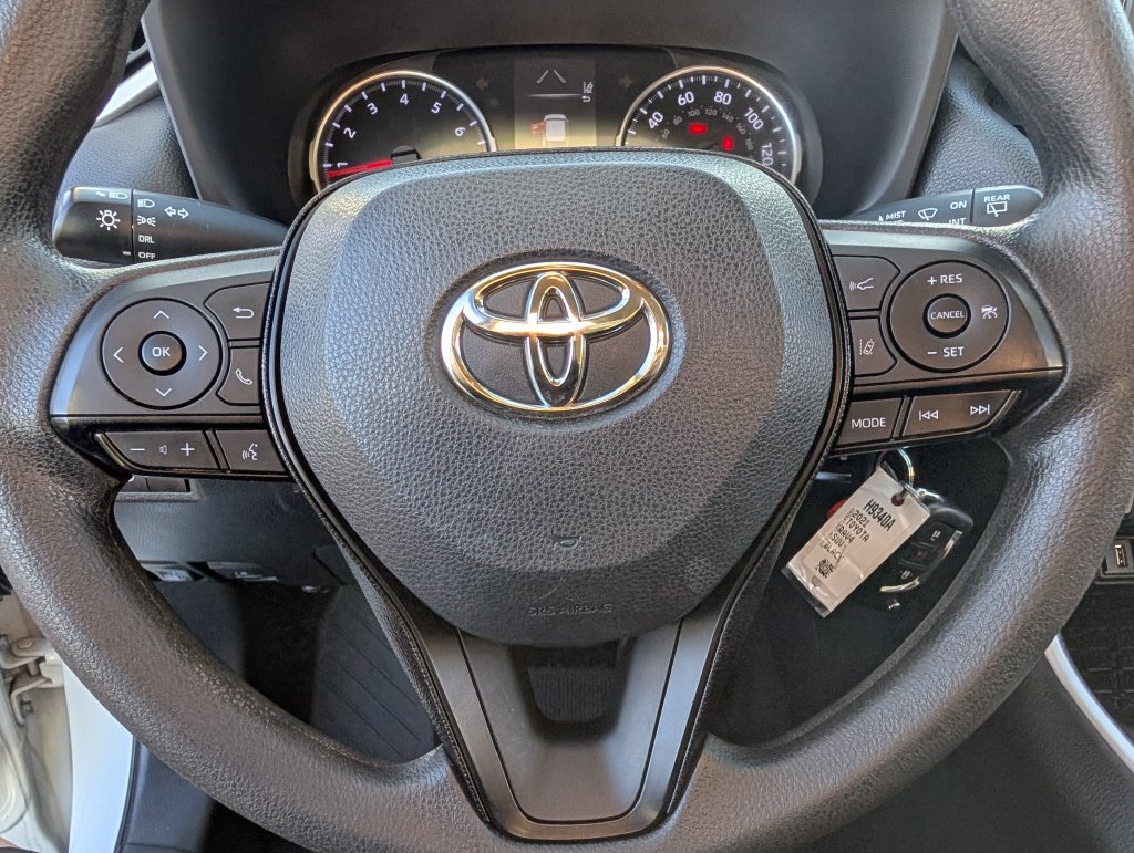 2021 Toyota RAV4 LE - Photo 20