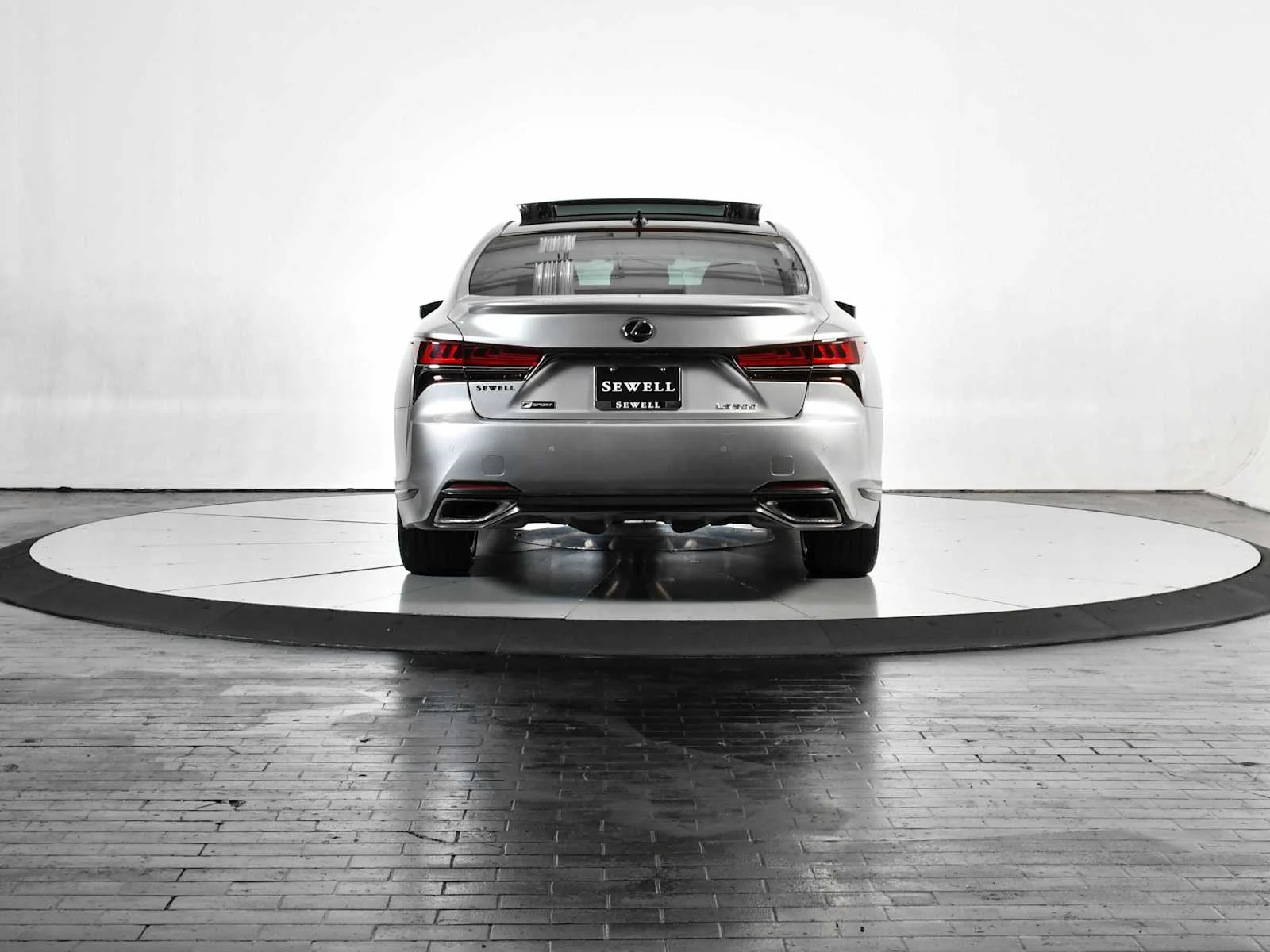 Used 2018 Liquid Platinum Lexus  image 5