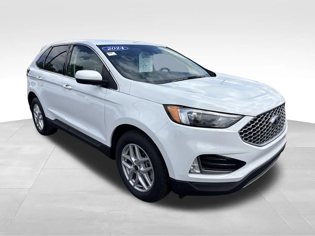 Used 2024 Oxford White Ford SEL image 8