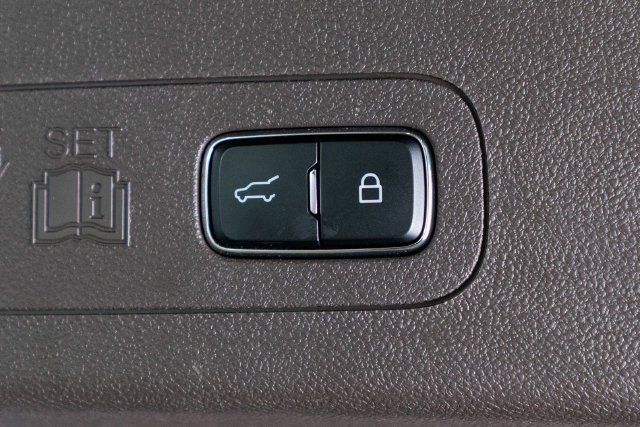 Used 2022 Blue Lincoln Grand Touring image 43