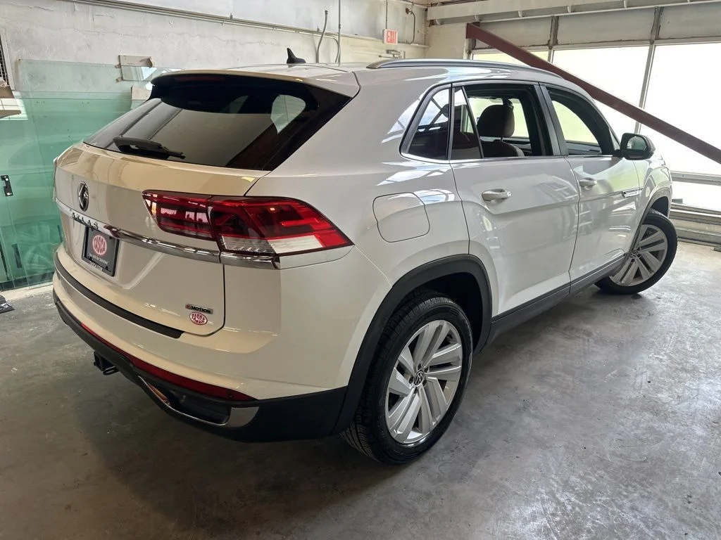 Used 2020 White Volkswagen 3.6L V6 SE w/Technology image 5