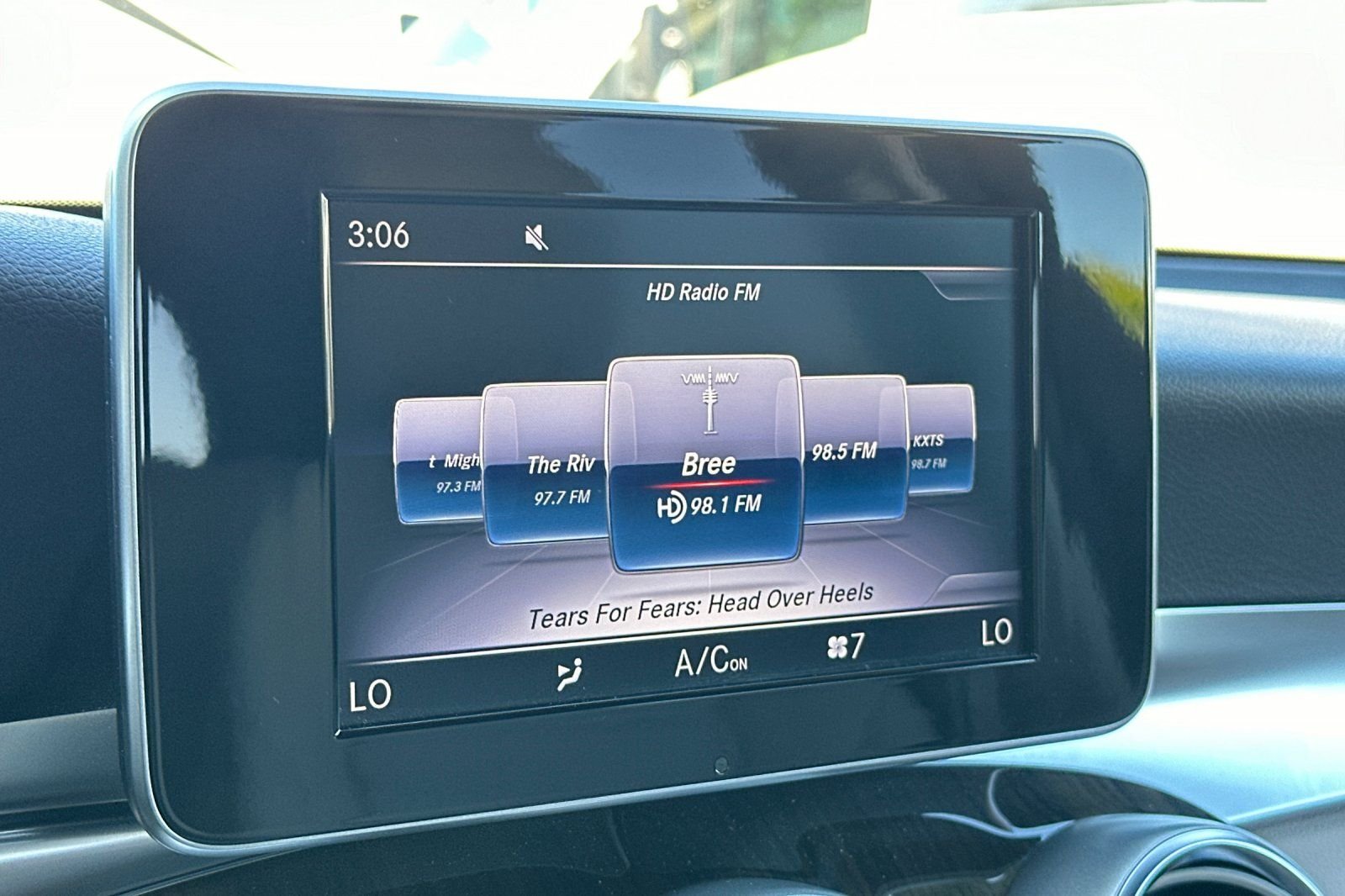 Used 2018 White Mercedes-Benz GLC 300 image 18