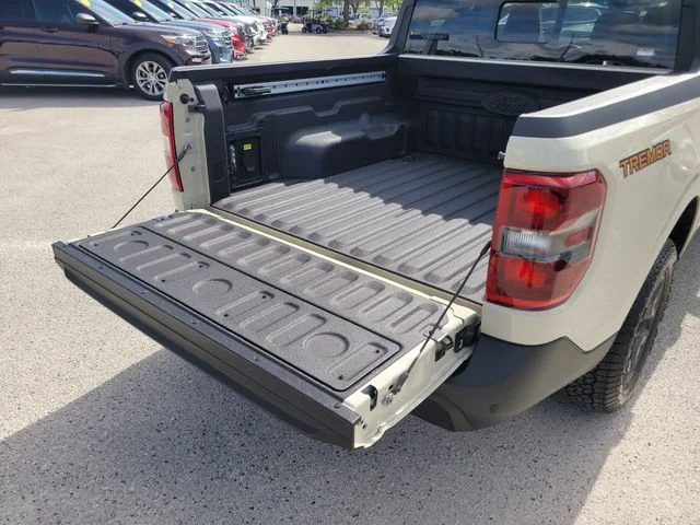 Used 2024  Ford Lariat image 10