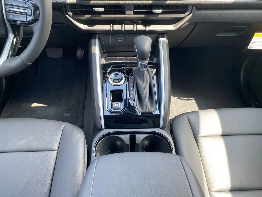 2025 Chevrolet Colorado LT - Photo 15