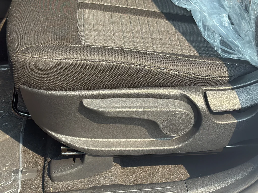 New 2026 Glacial White Pearl Kia LX image 18