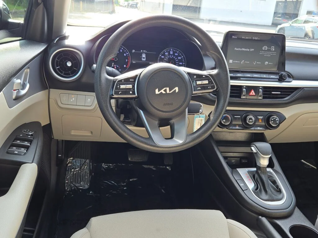 Used 2023 Black Kia LXS image 16
