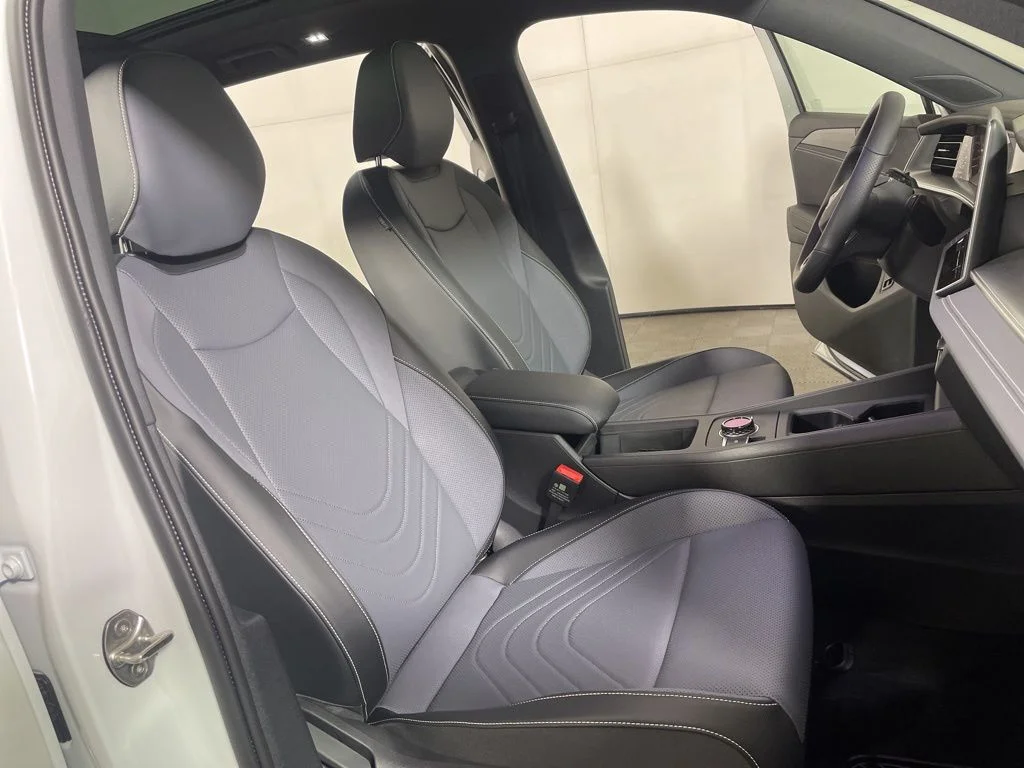New 2026 White/off-white Volkswagen 2.0T SE R-Line Black image 23