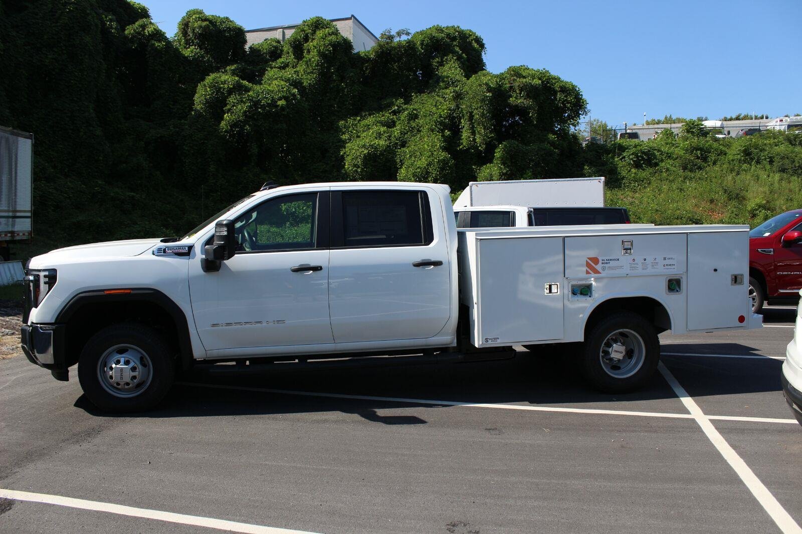 New 2026 Summit White GMC Pro image 4