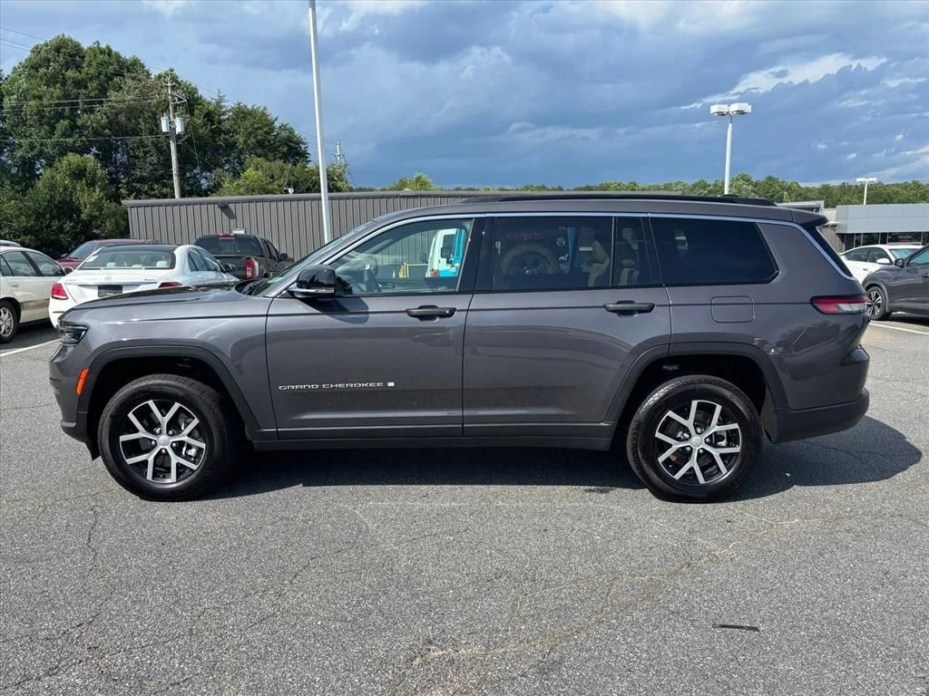 Used 2025 Gray Jeep Limited image 23