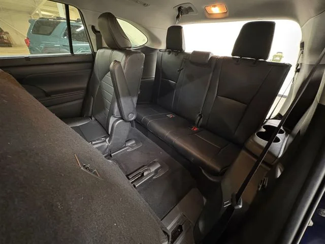 Used 2022  Toyota XLE image 14