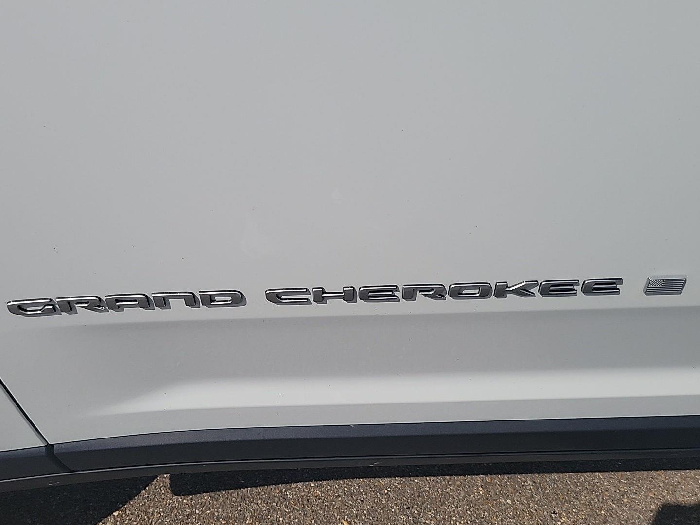 Used 2025 Bright White Clearcoat Jeep Limited image 13