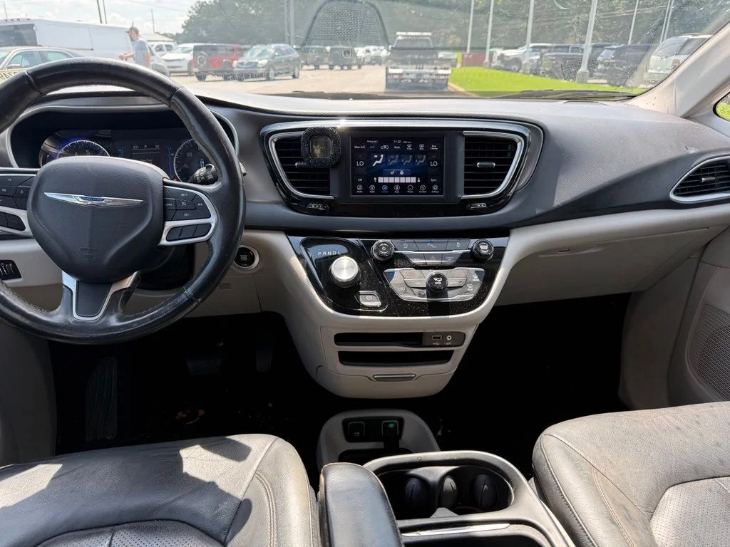 Used 2020 Silver Chrysler Touring L image 7
