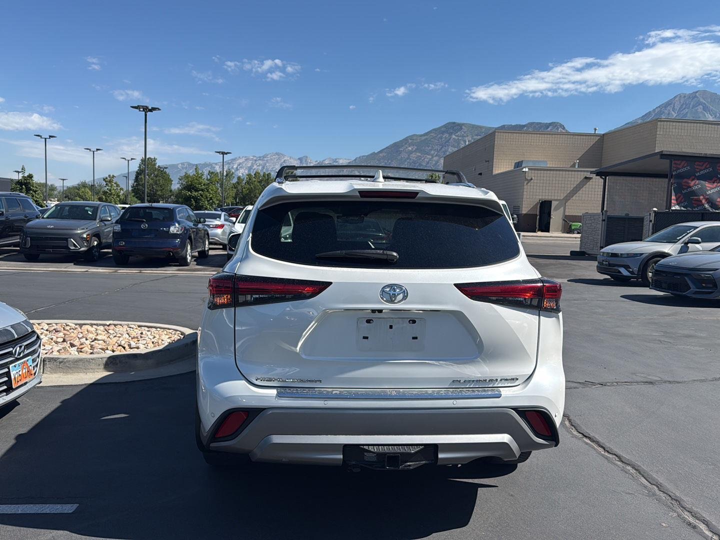 Used 2021 Blizzard Pearl Toyota Platinum image 4