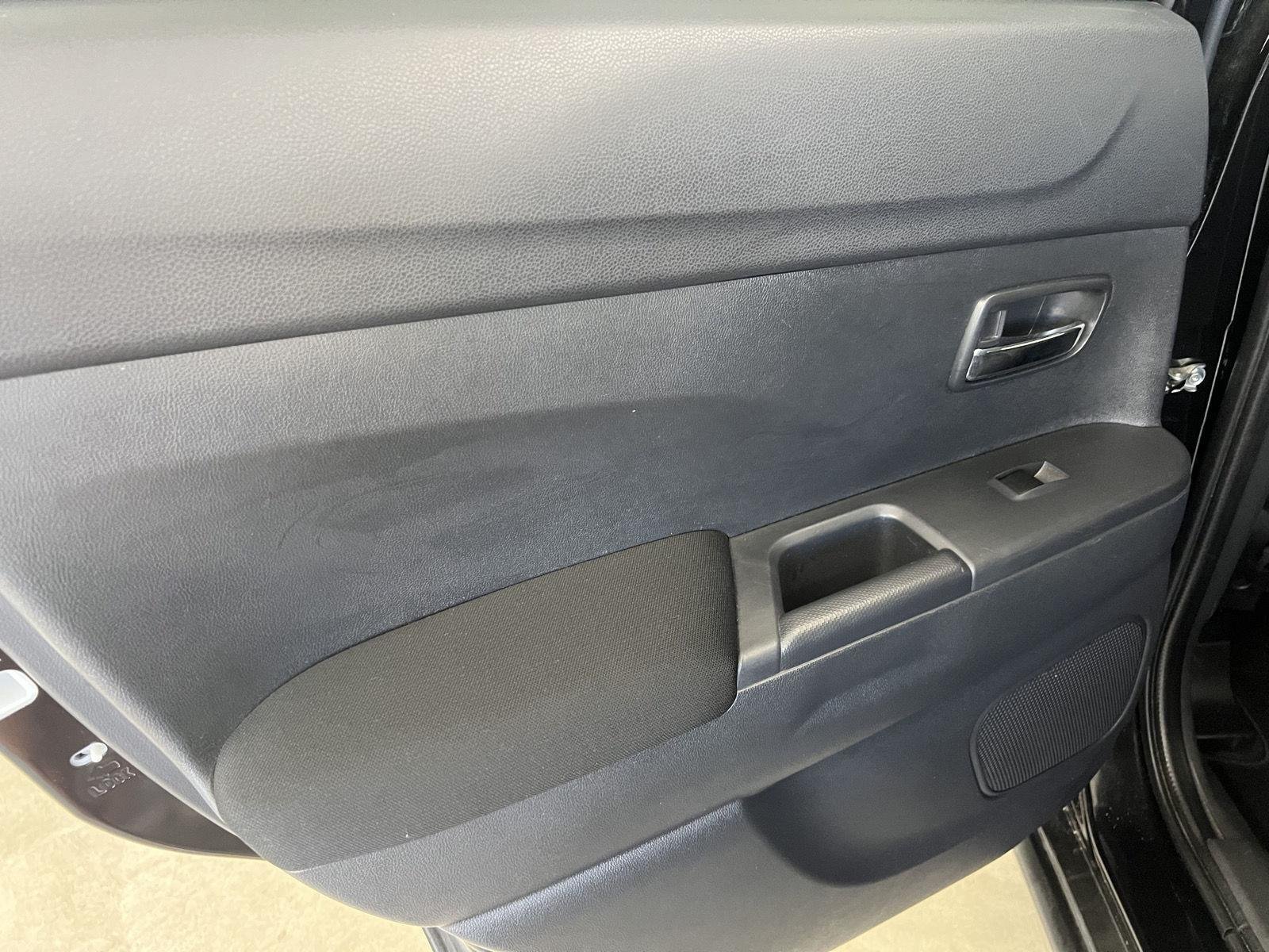 2025 Mitsubishi Outlander Sport ES - Photo 28