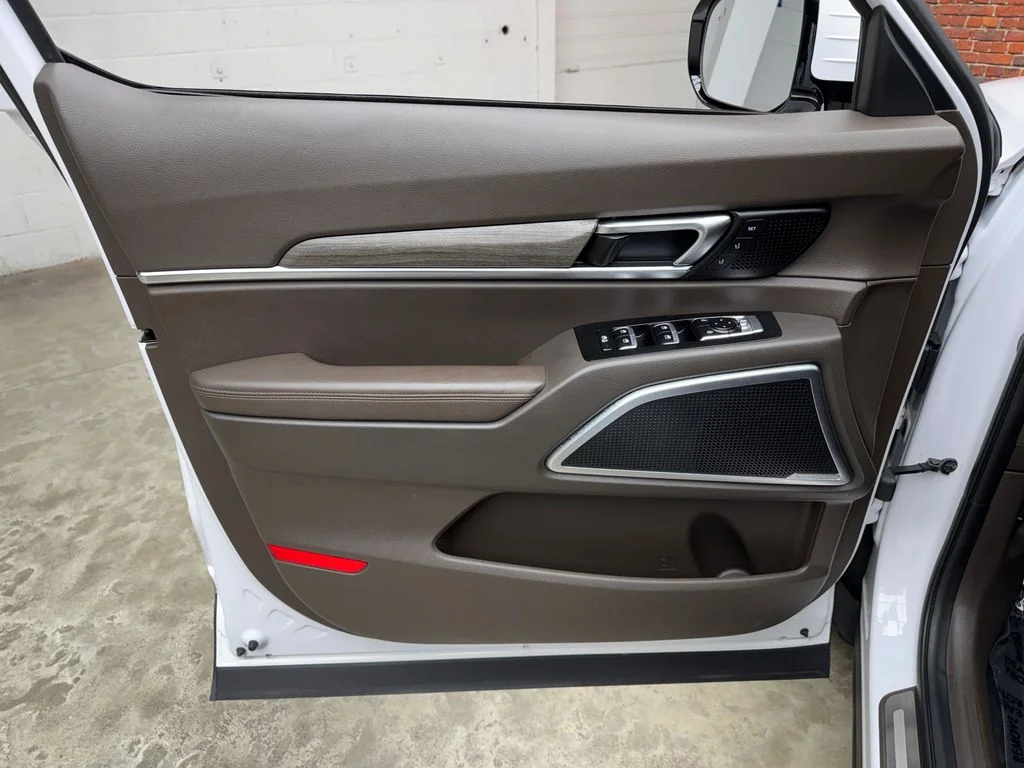 Certified Used 2021 White Pearl Kia SX image 10