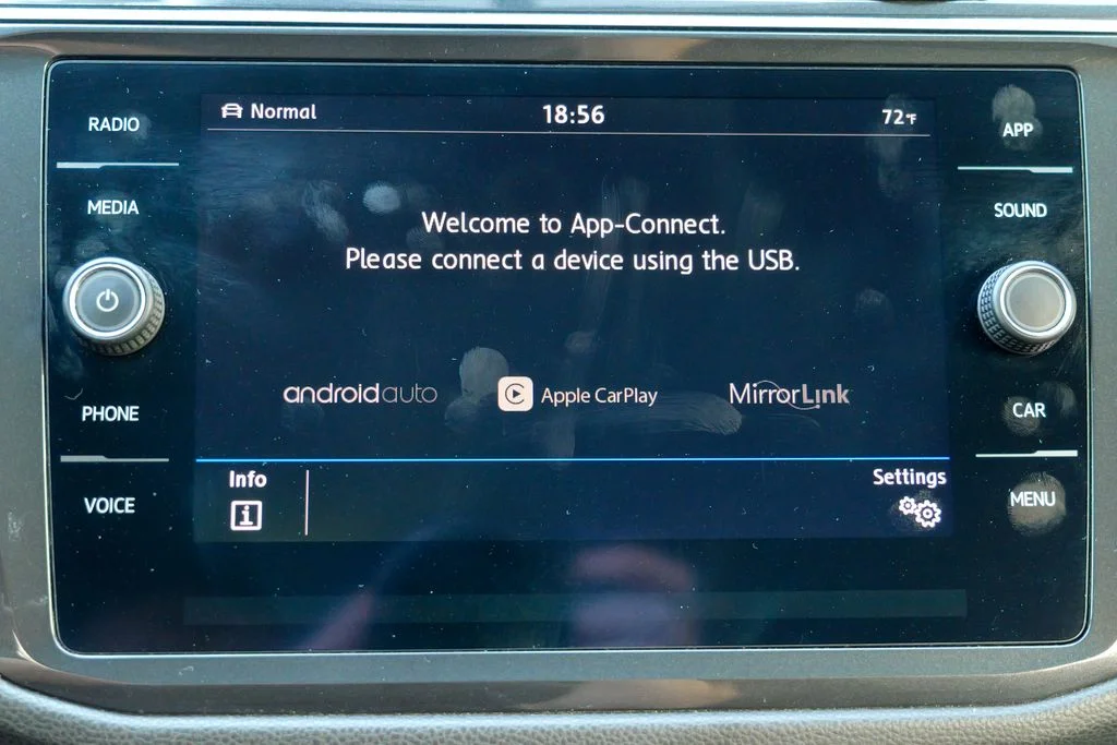 Used 2019 Platinum Gray Metallic Volkswagen 2.0T SE image 54