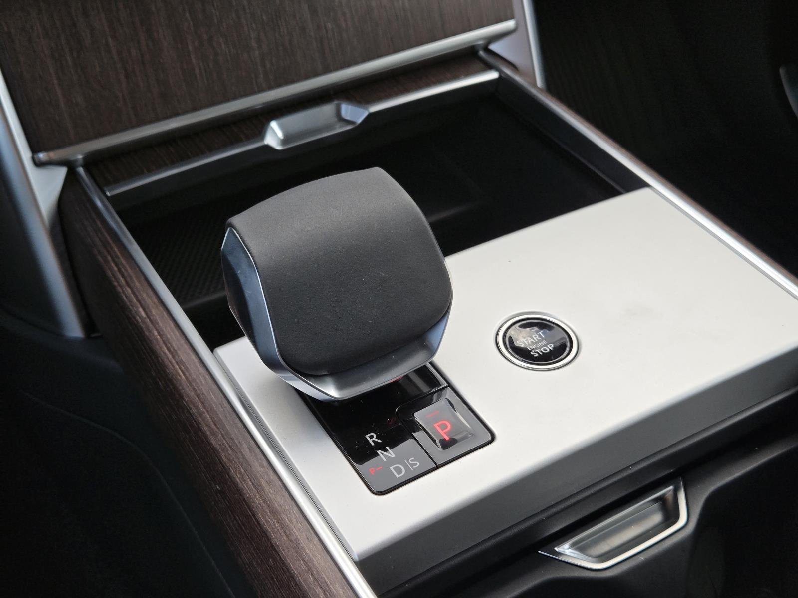 New 2026 Santorini Black Land Rover SE image 15
