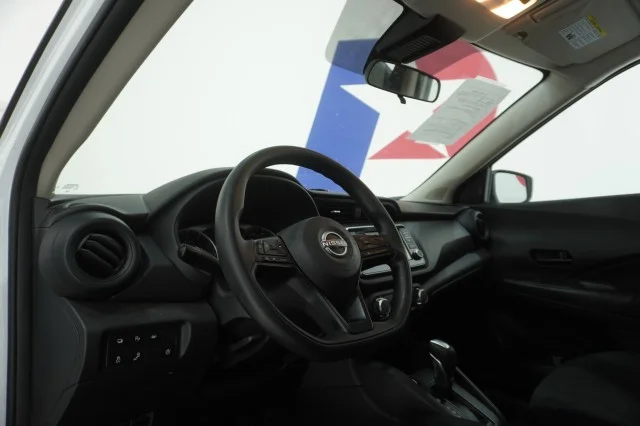 Used 2025  Nissan S image 15