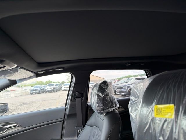 New 2026 Glacial White / Black Roof Kia X-Pro Prestige image 12