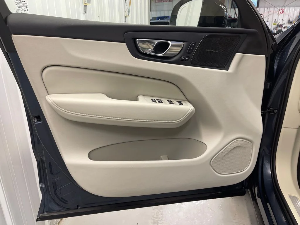 Certified Used 2025 Blue Volvo T8 Plus image 15