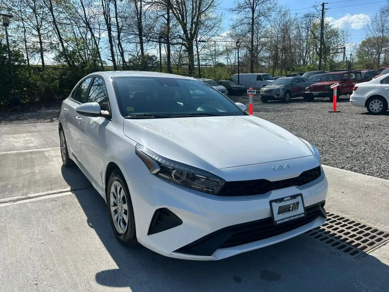 Used 2023 White Kia LX Sedan 4D image 14