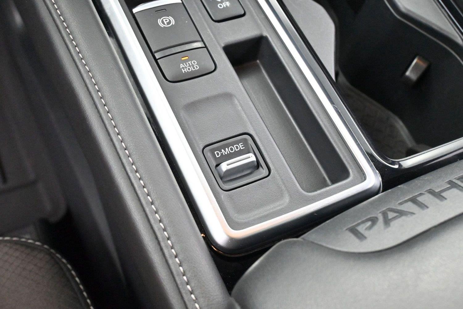 Used 2025 Gun Metallic Nissan SL image 20